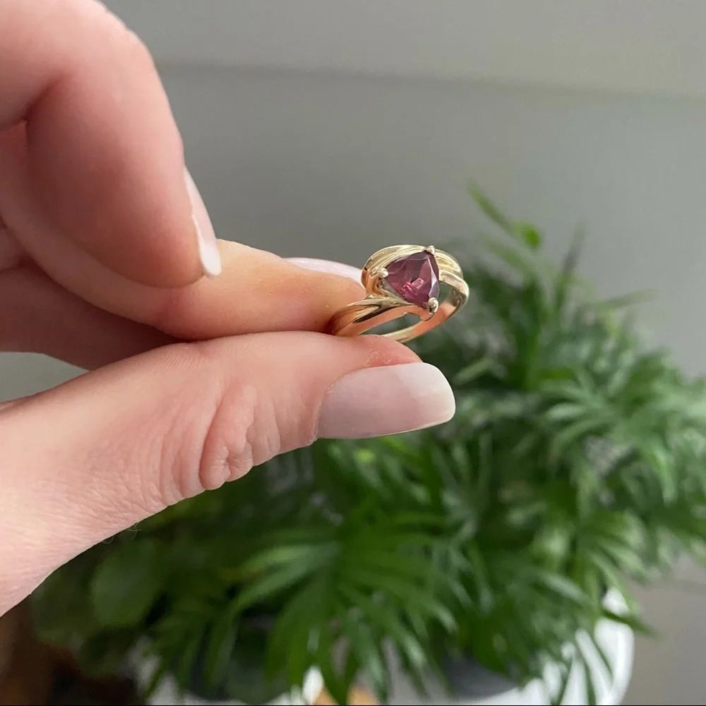 Vintage 14K Gold Rare Red Amethyst Ring - 4.54g - Picture 3 of 16